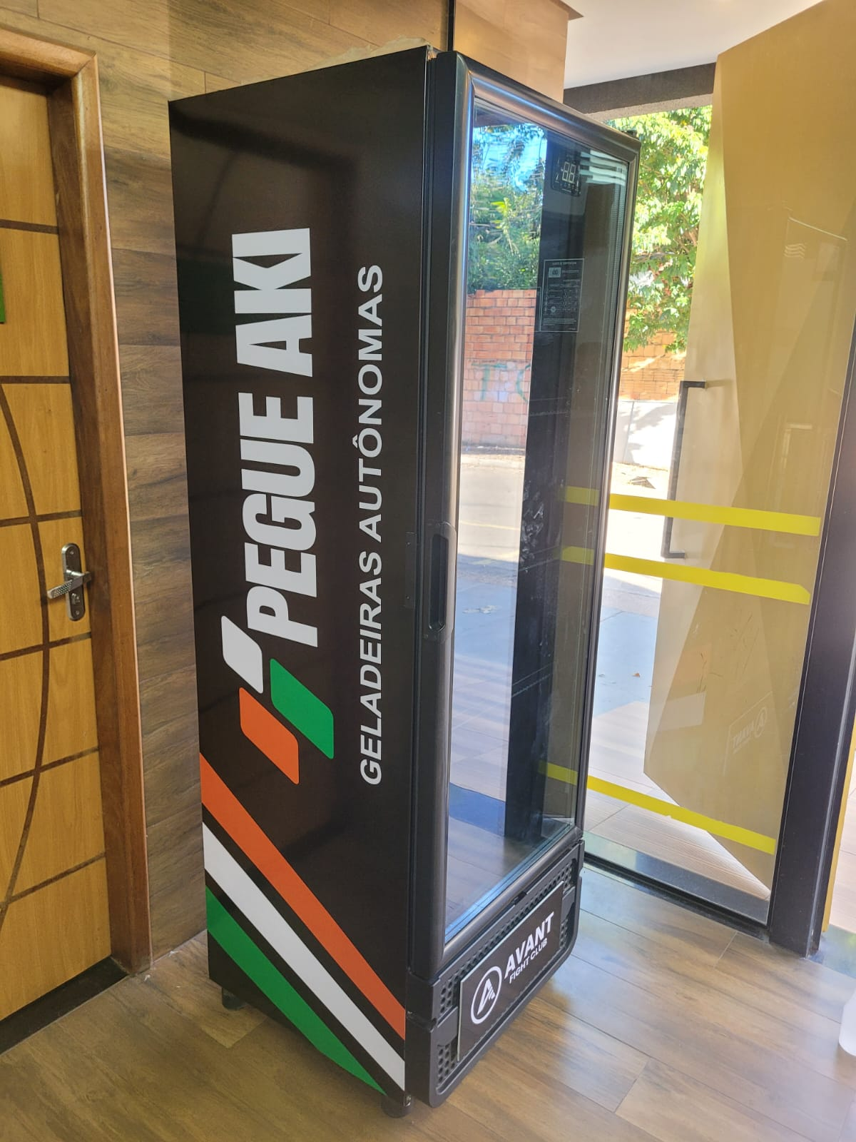 Geladeira envelopada Pegue Aki